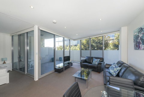 Lakefront 116 Kingston ACT - Holiday Byron Bay 2
