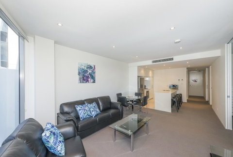 Lakefront 116 Kingston ACT - Holiday Byron Bay 1