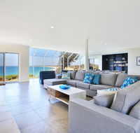 Neptune - Absolute Beachfront - Holiday Byron Bay