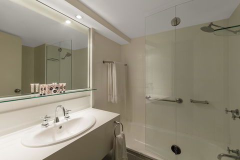 Mercure Newcastle - Holiday Byron Bay 1