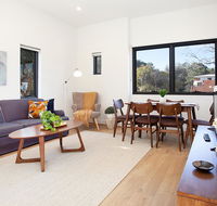 Stylish Apartment With Garage Near Bondi Beach - Holiday Byron Bay