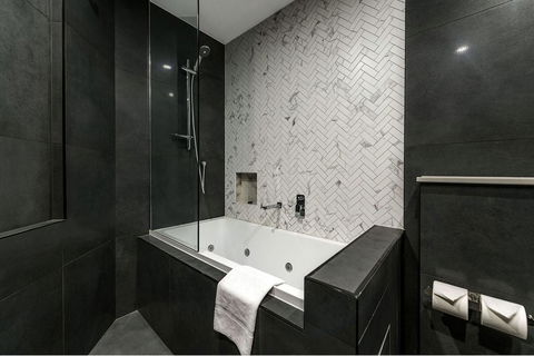Holiday Inn & Suites - Parramatta Marsden Street, An IHG Hotel - Holiday Byron Bay 6