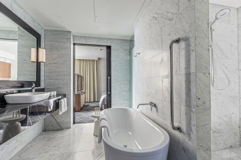 Swissotel Sydney - Holiday Byron Bay 25