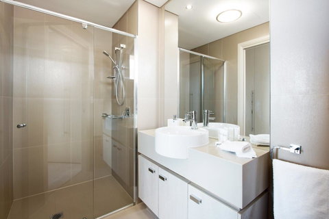 The Junction Palais - Modern And Spacious 2BR Bondi Junction Apartment Close To Everything - Holiday Byron Bay 2