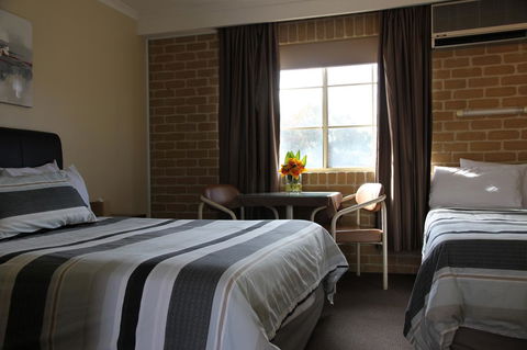 Grand Manor Motor Inn - Holiday Byron Bay 6