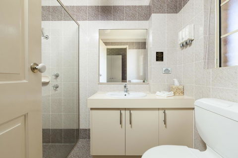 Grand Manor Motor Inn - Holiday Byron Bay 9