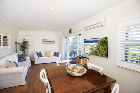 Jervis Bay Beach Shack I Pet Friendly - Holiday Byron Bay 0