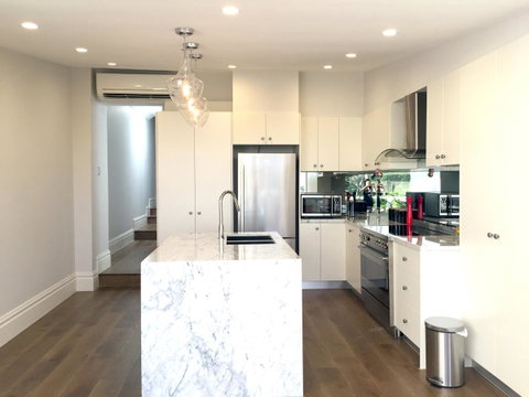 Luxury House In Bondi Junction - Holiday Byron Bay 2