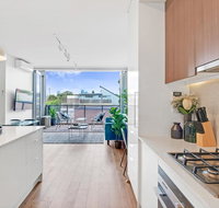 Large Light Luxe 3BDR 2BA Free Parking - walk to Sydney Uni and RPA - Holiday Byron Bay