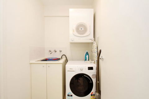 Waterfront Apartment On Sydney Harbour - Holiday Byron Bay 9