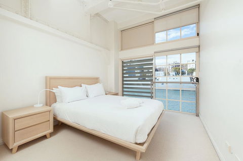 Waterfront Apartment On Sydney Harbour - Holiday Byron Bay 0