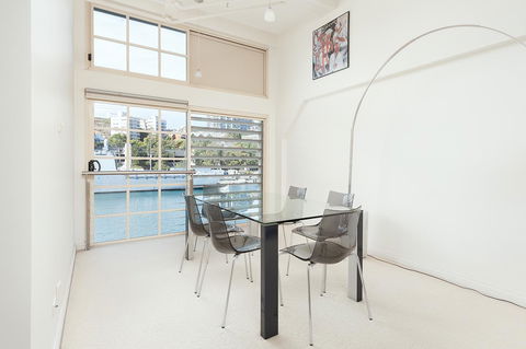 Waterfront Apartment On Sydney Harbour - Holiday Byron Bay 2