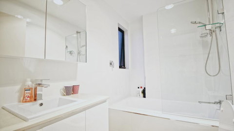 Cozy 5 Bed House In Sydney - Holiday Byron Bay 25