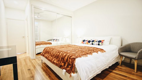 Cozy 5 Bed House In Sydney - Holiday Byron Bay 0