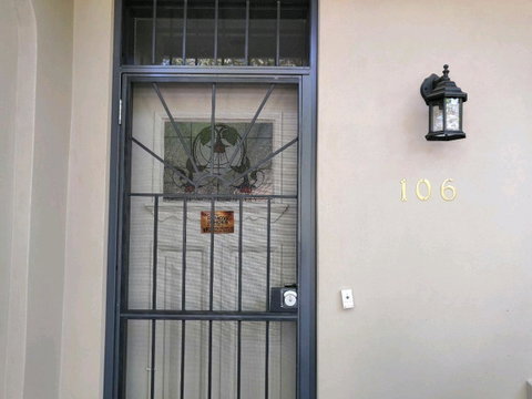 Cozy 5 Bed House In Sydney - Holiday Byron Bay 9