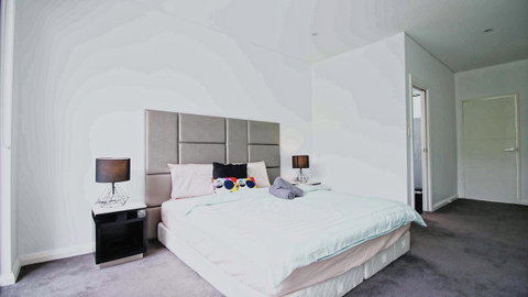 Cozy 5 Bed House In Sydney - Holiday Byron Bay 1