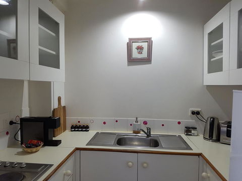 Paxsafe Sydney Hyde Park Budget Apartments - Holiday Byron Bay 12
