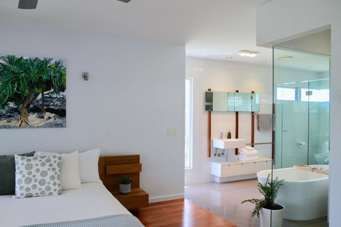 Casuarina Beachfront House - Hostie Properties - Holiday Byron Bay 8