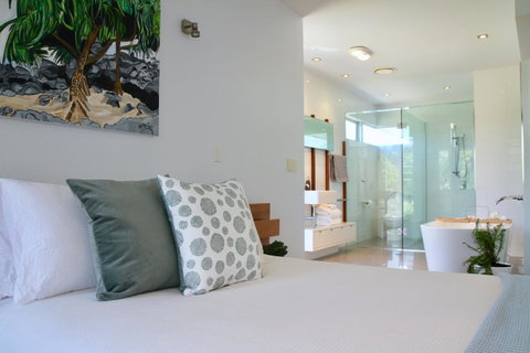 Casuarina Beachfront House - Hostie Properties - Holiday Byron Bay 9