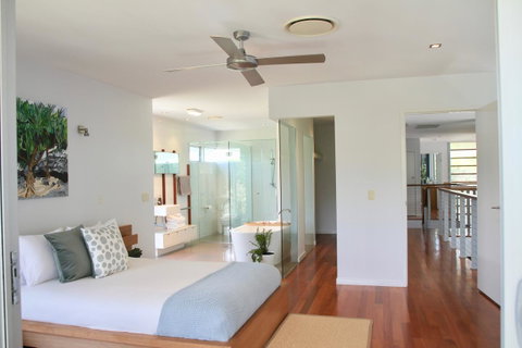 Casuarina Beachfront House - Hostie Properties - Holiday Byron Bay 3