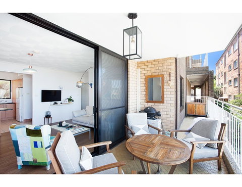 Ocean Views And Sea Breezes Over Bondi Beach - Holiday Byron Bay 1