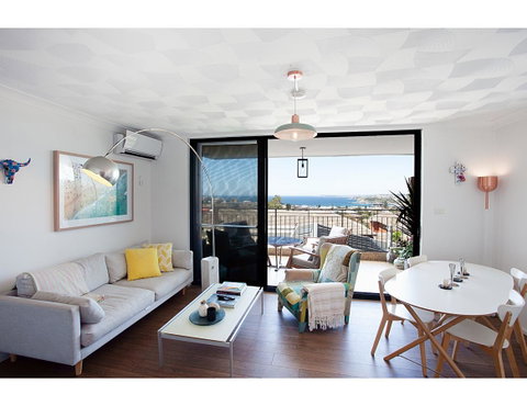 Ocean Views And Sea Breezes Over Bondi Beach - Holiday Byron Bay 0