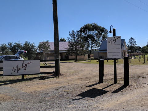 Madigan Wine Country Cottages - Holiday Byron Bay 3