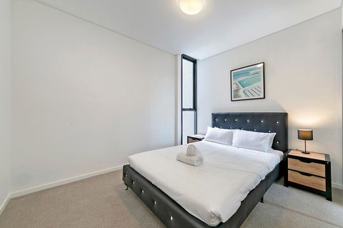 Stylish And Neat Two Bed Apartment In Wentworth Point - Holiday Byron Bay 6