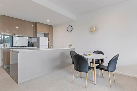 Stylish And Neat Two Bed Apartment In Wentworth Point - Holiday Byron Bay 3