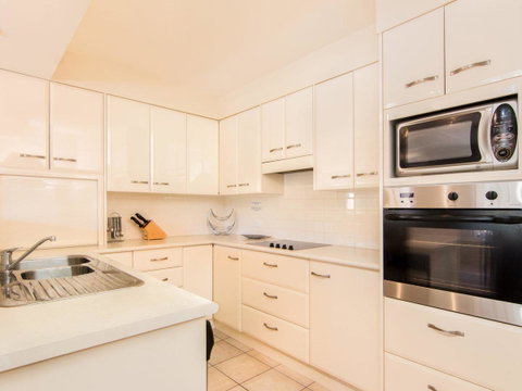 Millennium 102 With Pool In Complex - Holiday Byron Bay 9