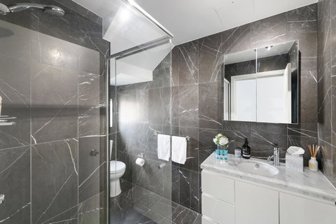 Darling Harbour Penthouse Views+Jacuzzi - Holiday Byron Bay 5