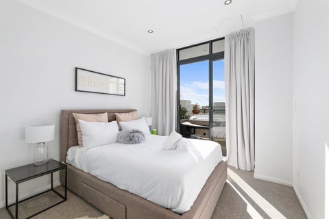 Darling Harbour Penthouse Views+Jacuzzi - Holiday Byron Bay 6