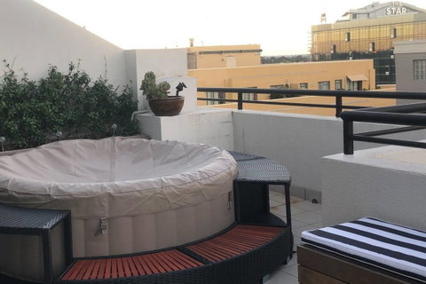 Darling Harbour Penthouse Views+Jacuzzi - Holiday Byron Bay 14