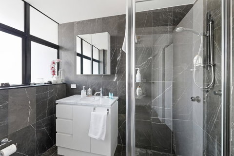 Darling Harbour Penthouse Views+Jacuzzi - Holiday Byron Bay 7