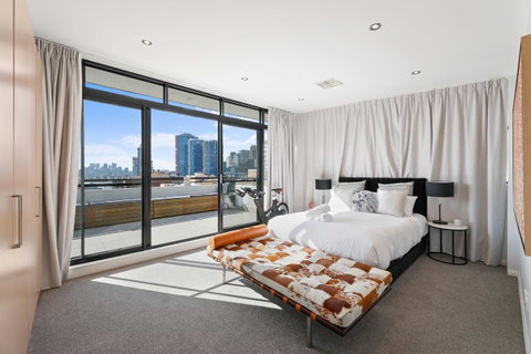 Darling Harbour Penthouse Views+Jacuzzi - Holiday Byron Bay 0