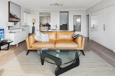 Darling Harbour Penthouse Views+Jacuzzi - Holiday Byron Bay 10