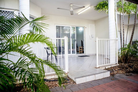 Nightcliff Foreshore Getaway - McKay Gardens - Holiday Byron Bay 5