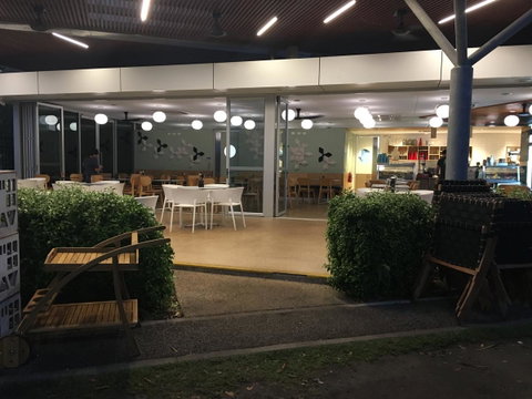 Nightcliff Foreshore Getaway - McKay Gardens - Holiday Byron Bay 21