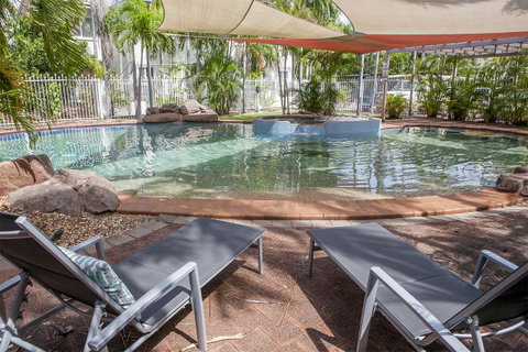 Nightcliff Foreshore Getaway - McKay Gardens - Holiday Byron Bay 3