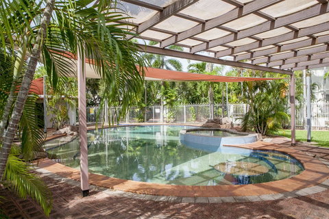 Nightcliff Foreshore Getaway - McKay Gardens - Holiday Byron Bay 1