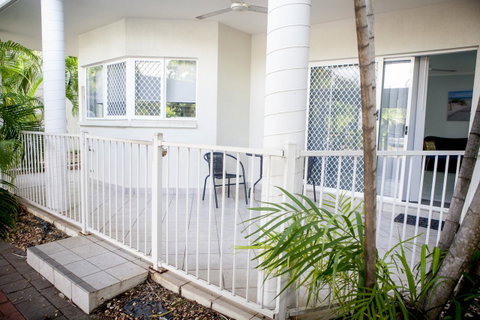 Nightcliff Foreshore Getaway - McKay Gardens - Holiday Byron Bay 4