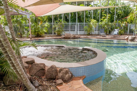 Nightcliff Foreshore Getaway - McKay Gardens - Holiday Byron Bay 0
