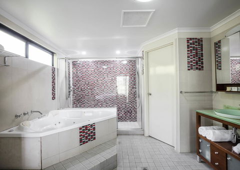 Mercure Darwin Airport Resort - Holiday Byron Bay 11