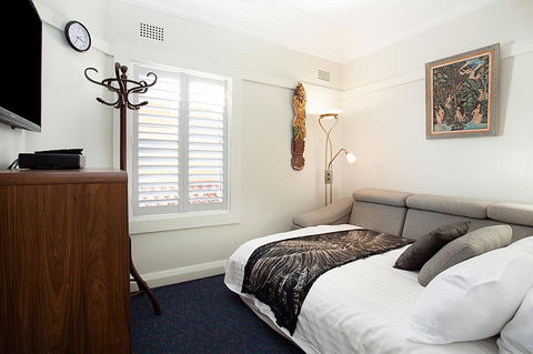 Art Deco Apartment With Breathtaking Water Views - Holiday Byron Bay 9