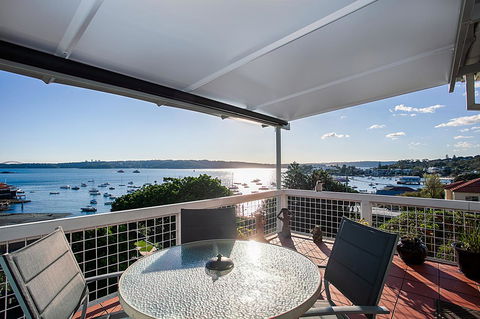 Art Deco Apartment With Breathtaking Water Views - Holiday Byron Bay 3