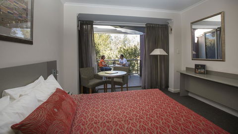 Stay At Alice Springs Hotel - Holiday Byron Bay 2