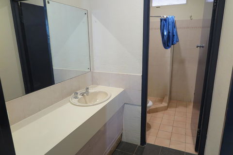 Jump Inn Alice Budget Accommodation - Holiday Byron Bay 7
