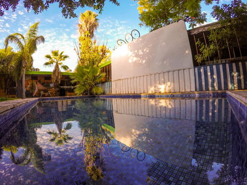 Jump Inn Alice Budget Accommodation - Holiday Byron Bay 0