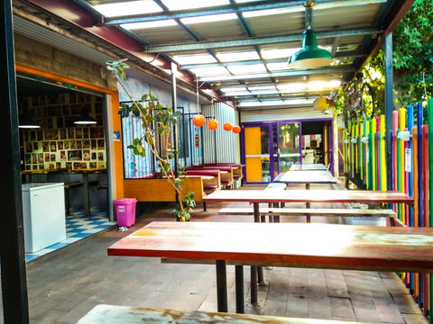 Jump Inn Alice Budget Accommodation - Holiday Byron Bay 5