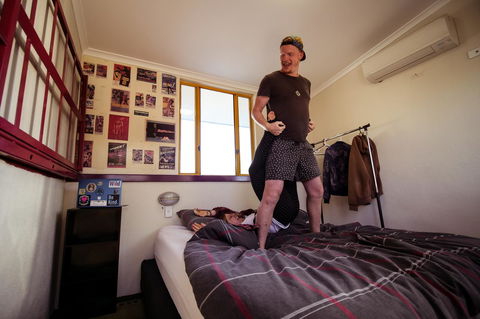 Jump Inn Alice Budget Accommodation - Holiday Byron Bay 10